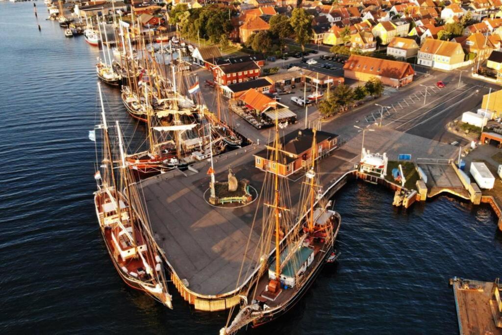 Hyggeligt Gammelt Fiskerhus I Marstal Villa Exterior photo
